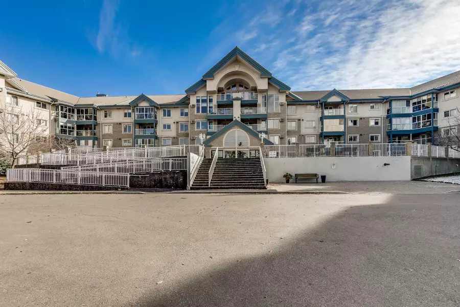 7229 Sierra Morena BLVD Southwest #231, Calgary, AB T3H 3L8