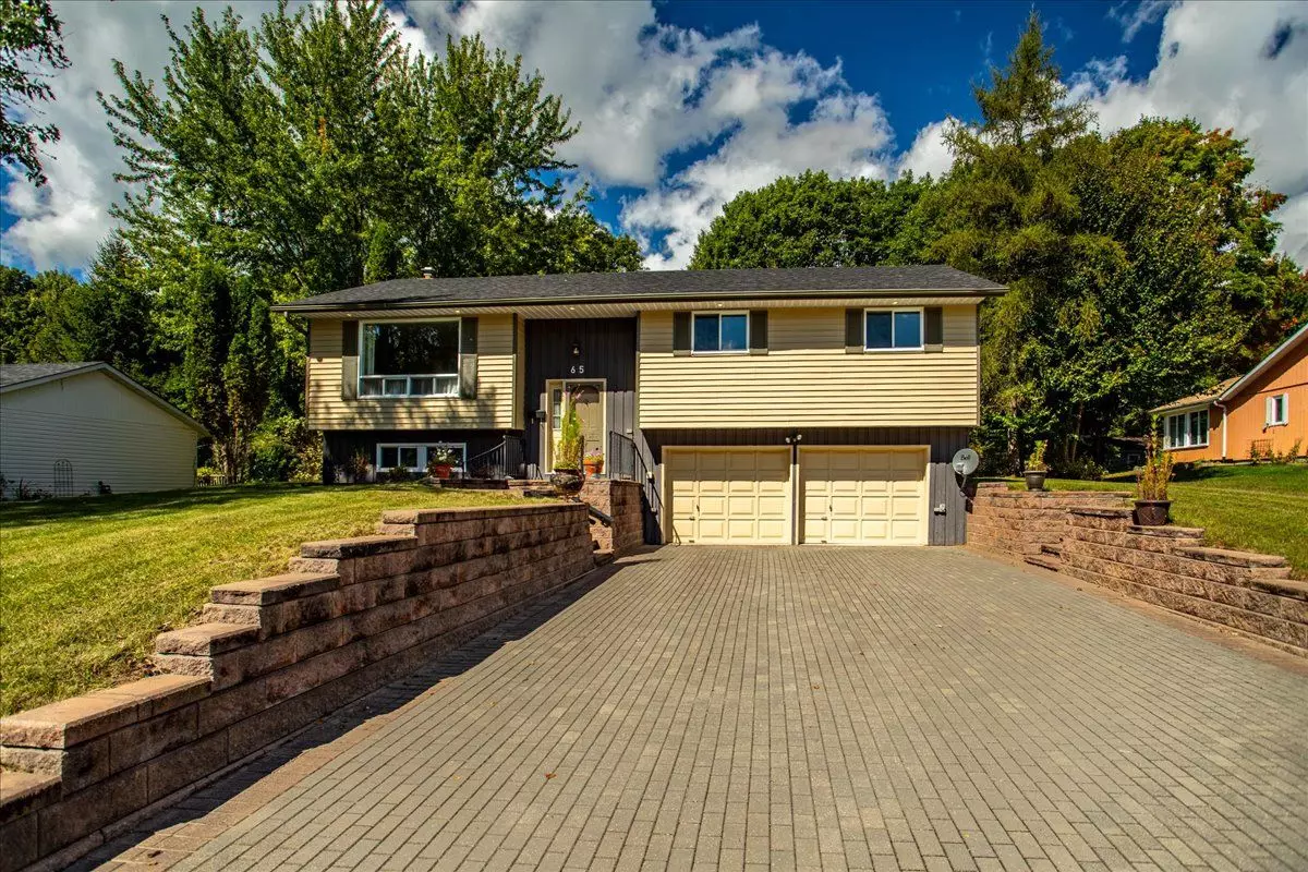 Bracebridge, ON P1L 1A3,65 Meadow Heights DR