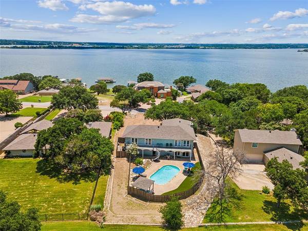 4118 Crescent Drive, Granbury, TX 76049