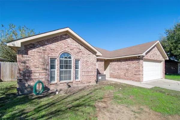 Saginaw, TX 76179,312 Willowstone Trail