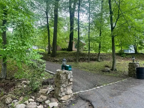 Mount Arlington Boro, NJ 07850,3 Maple Path