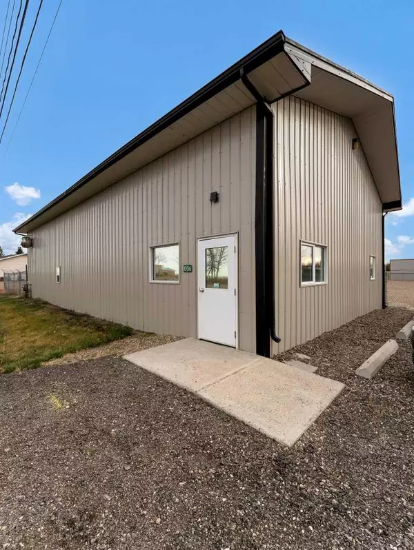 Dunmore, AB T1B 0H3,1006 2 AVE