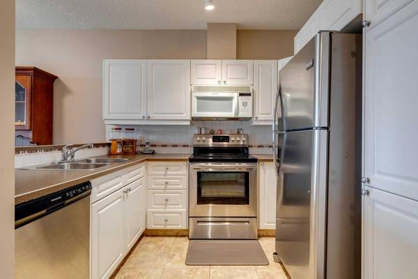 Calgary, AB T2Y3S1,14645 6 ST Southwest #5212