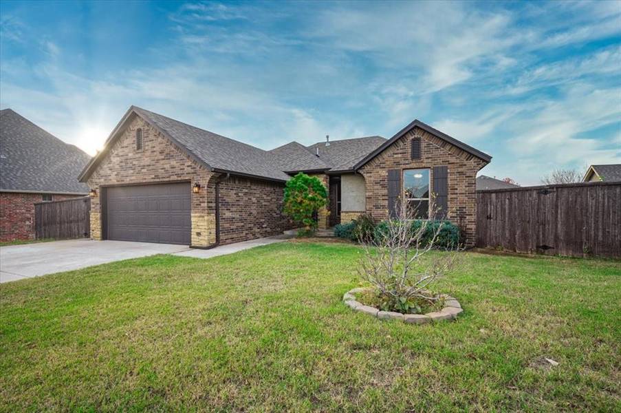 11216 SW 37th Court, Mustang, OK 73064