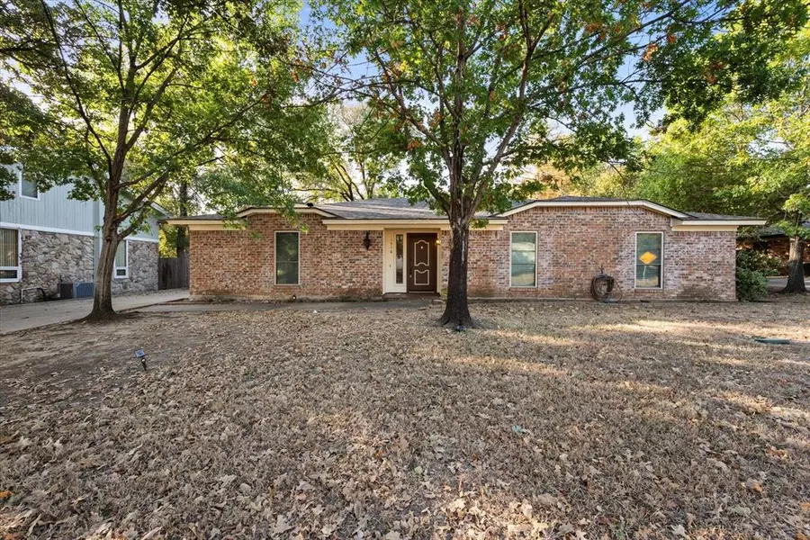 1516 Circle Lane, Bedford, TX 76022