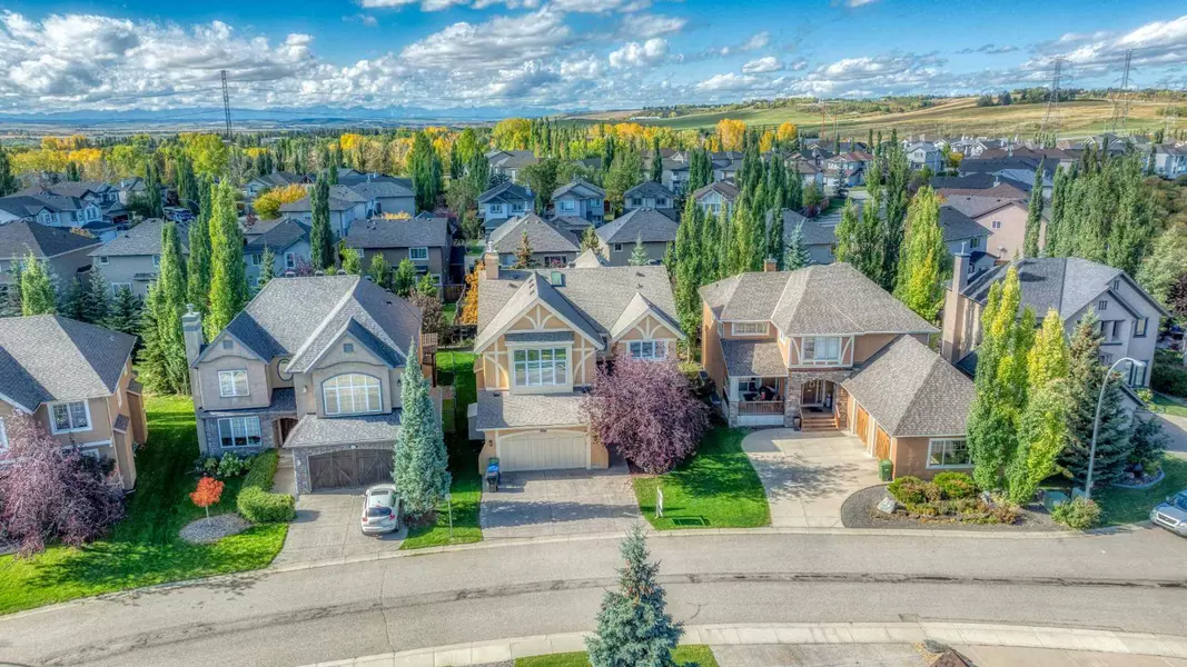 133 Tusslewood HTS NW, Calgary, AB T3L 2M6