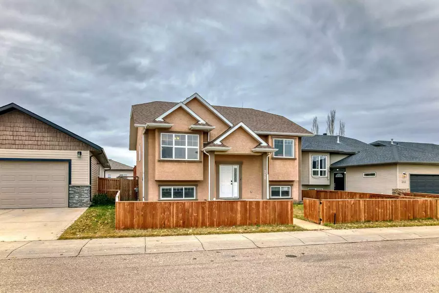 312 Jenner CRES, Red Deer, AB T4P 0B3