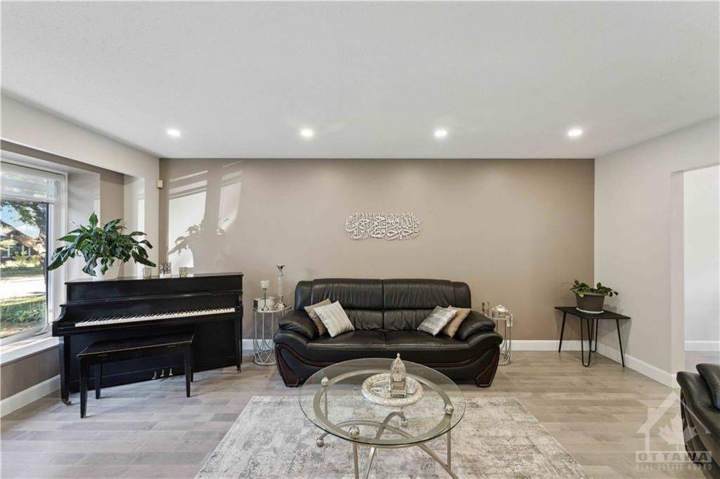 Hunt Club - Windsor Park Village And Area, ON K1V 9H8,1010 CAHILL DR W