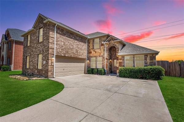 632 Rolling Hills Lane, Desoto, TX 75115