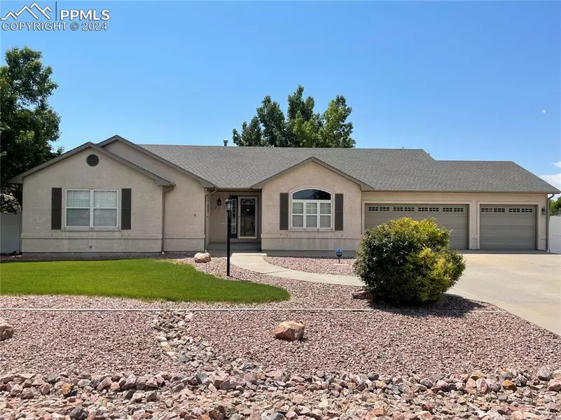 352 Dunlop DR, Pueblo West, CO 81007