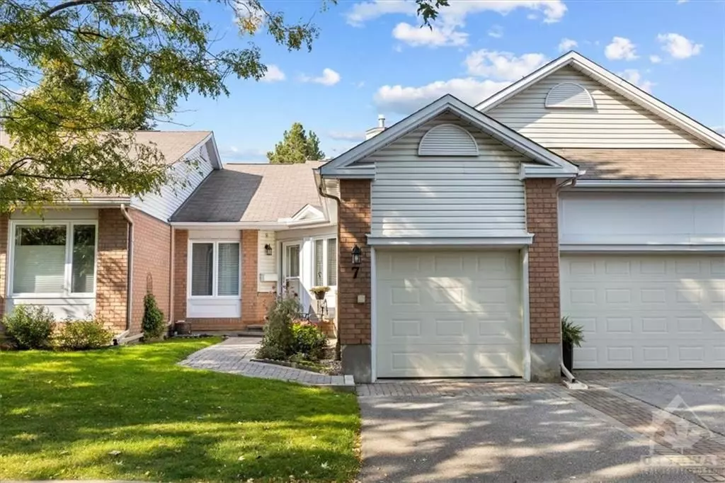 Stittsville - Munster - Richmond, ON K2S 1L3,7 RIVER OAKS CT