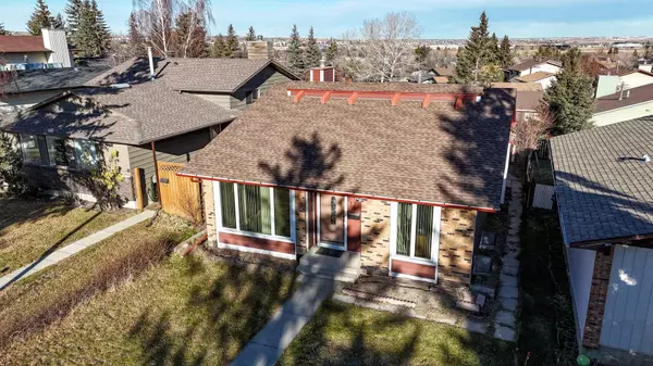 Calgary, AB T3K 1H3,12 Bermuda CT NW