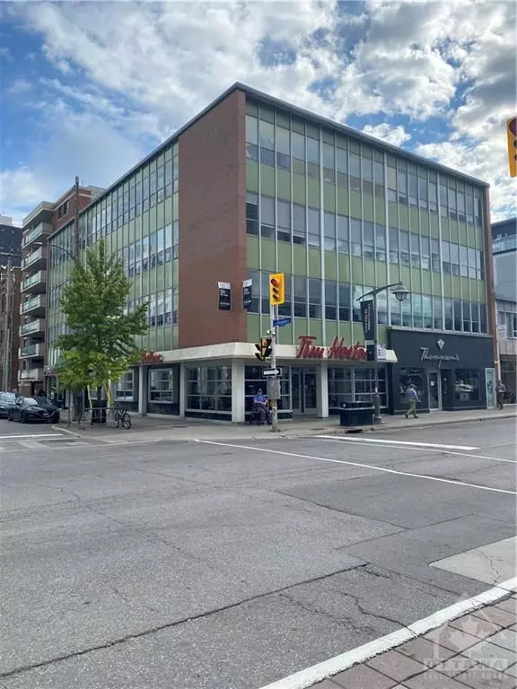 Ottawa Centre, ON K2P 1W7,176 GLOUCESTER ST #200