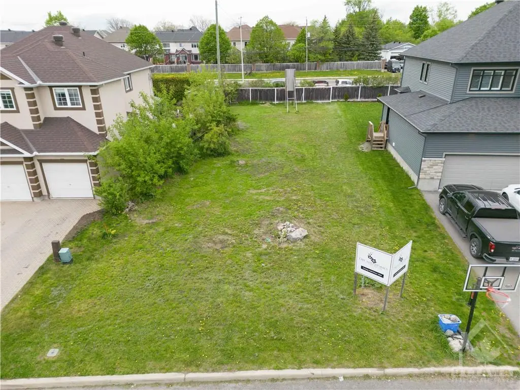 Ottawa, ON K1W 1C1,6074-6078 BUTTONFIELD PL