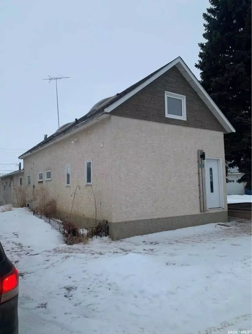 Gravelbourg, SK S0H 1X0,124 1st AVENUE E