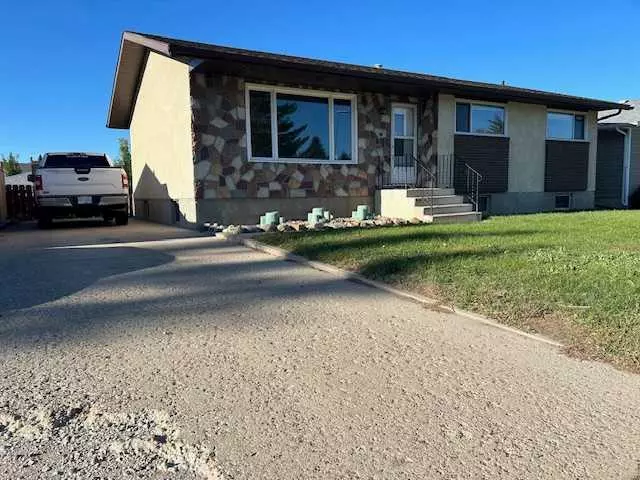 Brooks, AB T1R 0J6,84 Greenbrook CRES E