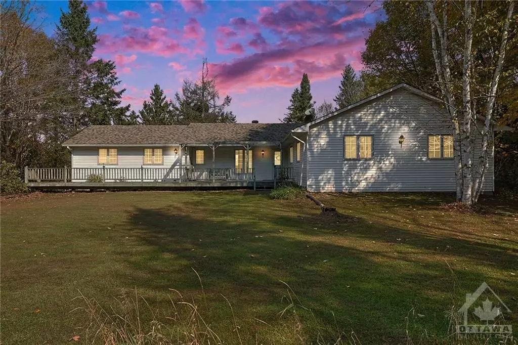 Constance Bay - Dunrobin - Kilmaurs - Woodlawn, ON K0A 3M0,4000 STONECREST RD