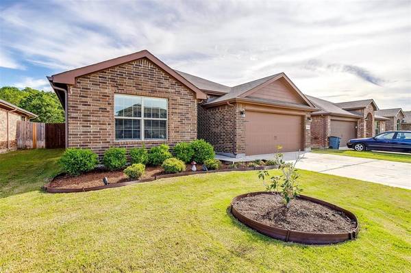 1248 Edgewater Drive, Azle, TX 76020