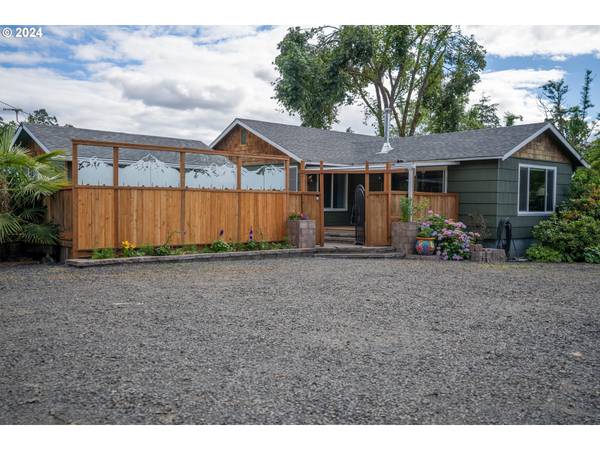 85131 CLOVERDALE RD, Creswell, OR 97426