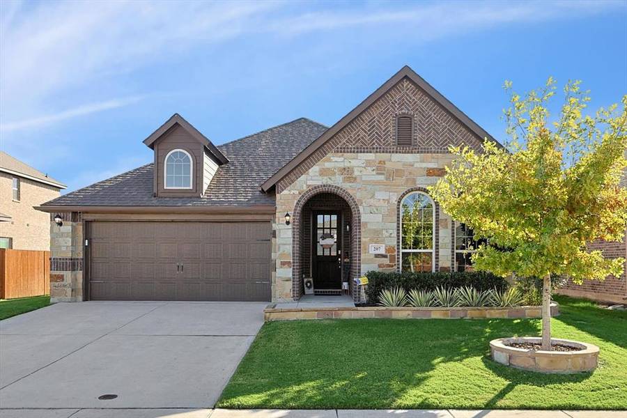 207 Spruce Valley Drive, Justin, TX 76247