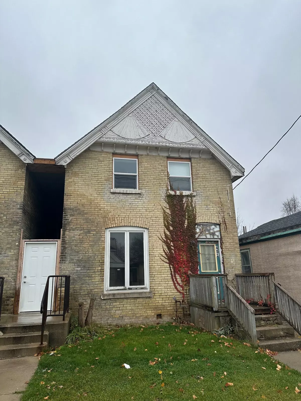 London, ON N6B 1M2,451 Horton ST E