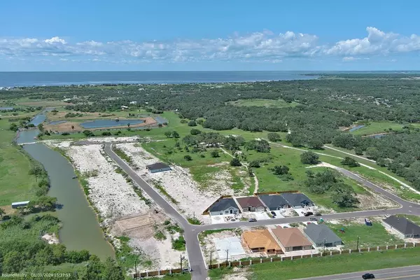 102 Traditions, Rockport, TX 78382