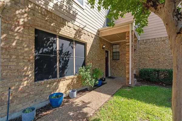 Irving, TX 75063,207 Cimarron Trail #5