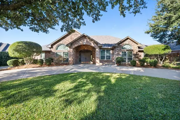 815 Muirfield Drive, Mansfield, TX 76063