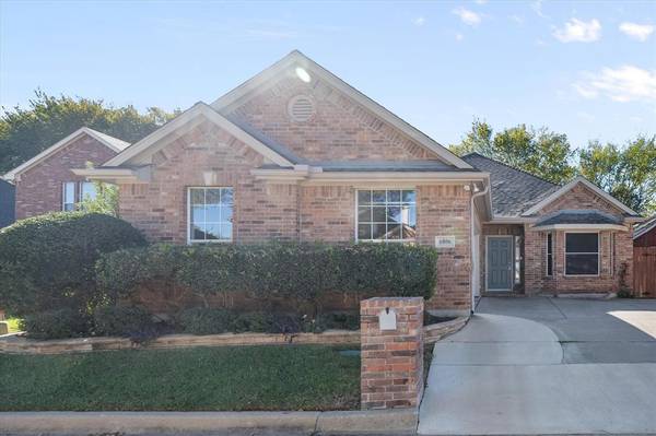 6806 Shore Breeze Court, Arlington, TX 76016