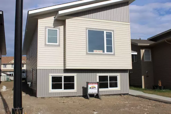 58 Livingston Close E, Red Deer, AB T4R 0S8