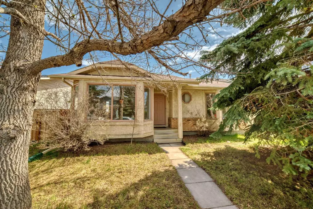 Calgary, AB T2X 3B7,157 Sundown PL Southeast