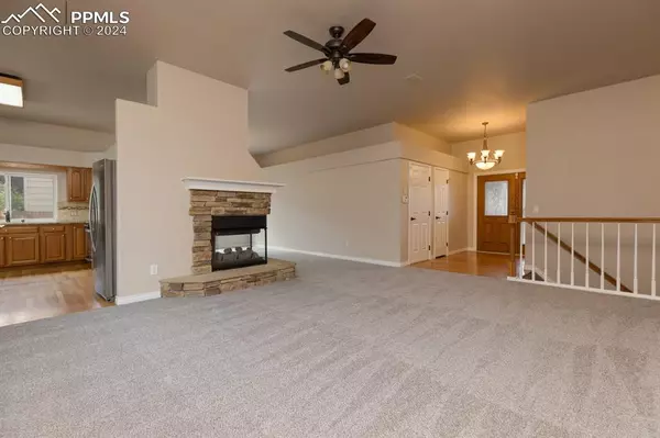 Colorado Springs, CO 80906,645 Robinglen CT