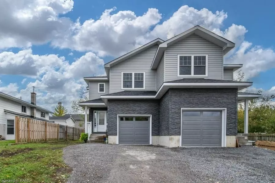 100 PALACE RD, Greater Napanee, ON K7R 3B3