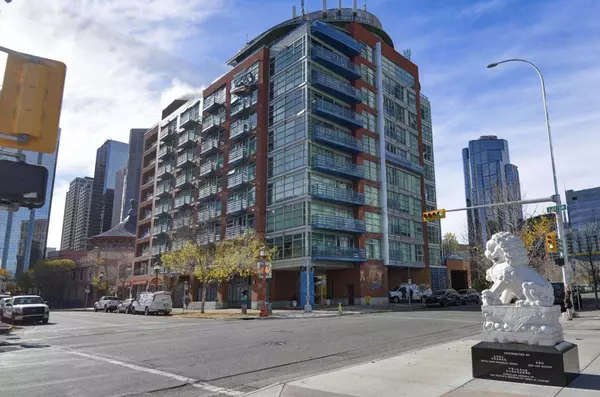 205 Riverfront AVE SW #304, Calgary, AB T2P 5K4