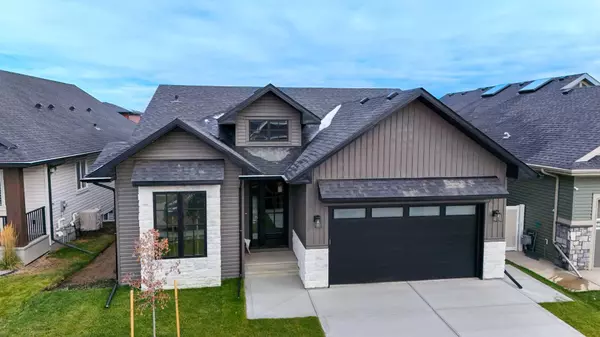 60 Larratt Close, Red Deer, AB T4R 3P5