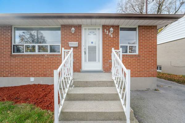 Oshawa, ON L1H 4M2,1204 Simcoe ST S