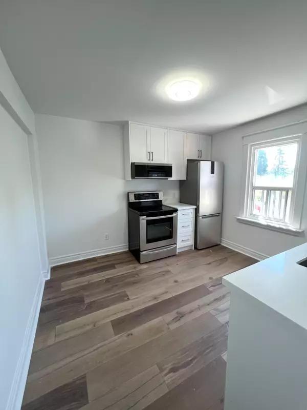 Toronto E03, ON M4C 2W4,869 Cosburn AVE #2nd Fl