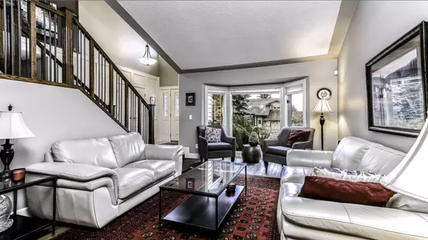 Calgary, AB T3G 3E6,8327 Hawkview Manor Link NW