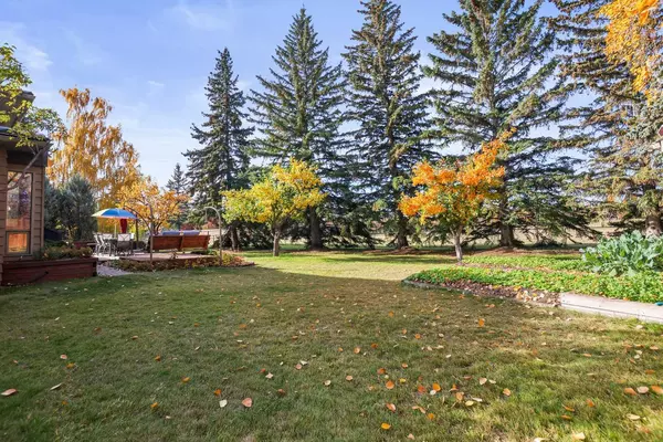 Calgary, AB T3B 3C2,612 Varsity Estates PL NW