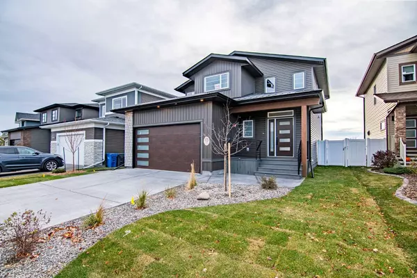 13 Larratt Close, Red Deer, AB T4S 0J6