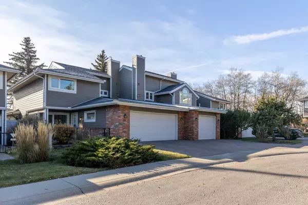 84 Woodmeadow Close Southwest, Calgary, AB T2W 4L8