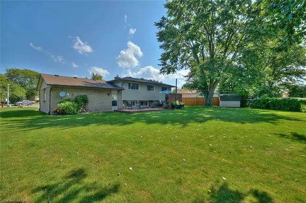 Welland, ON L3C 5V4,21 WINDERMERE CT