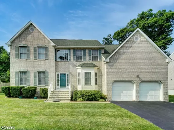 36 Fox Chase Ln, Roxbury Twp., NJ 07852