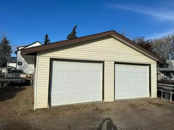 Hanna, AB T0J 1P0,309 4 AVE East