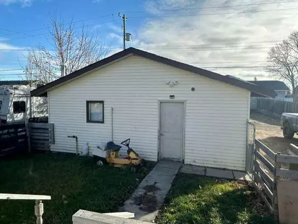 Hanna, AB T0J 1P0,309 4 AVE East