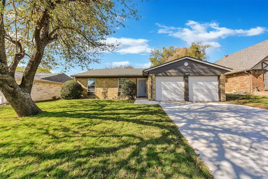 5737 Denise Drive, Haltom City, TX 76148