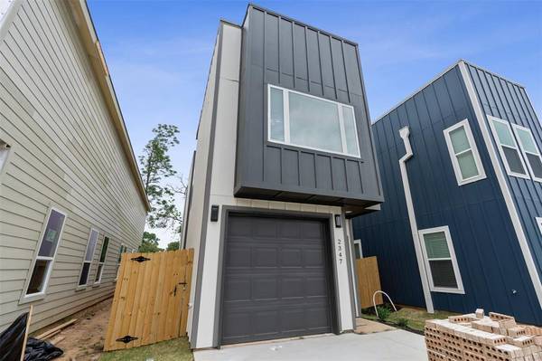 2347 Scott Street,  Dallas,  TX 75215