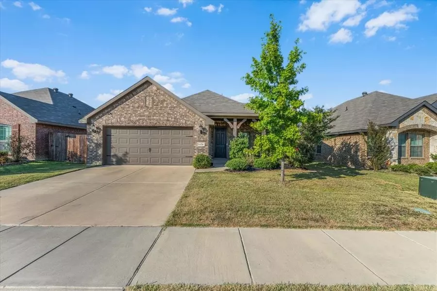 4136 Sweet Clover Lane, Fort Worth, TX 76036