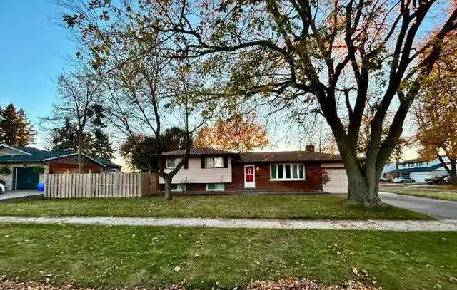 3 Old York CRES #Upper, Kitchener, ON N2B 3G2