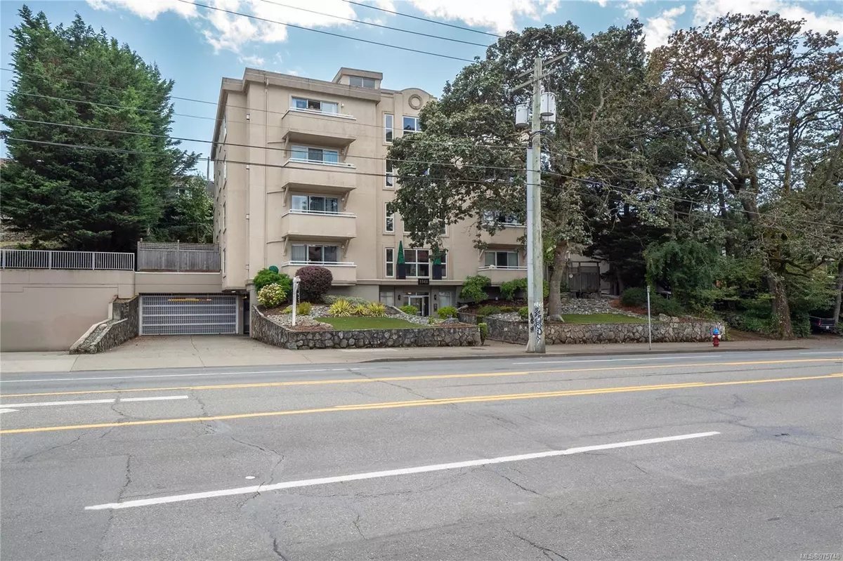 Victoria, BC V8T 2B3,1361 Hillside Ave #404